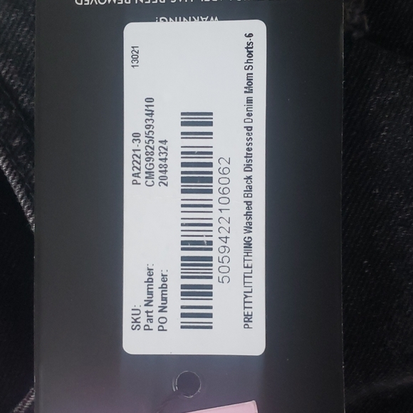 NWT PrettyLittleThing High Rise Short - Picture 6 of 6